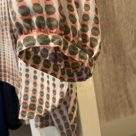 Beautiful size M top from NYDJ - Picture 5 of 9